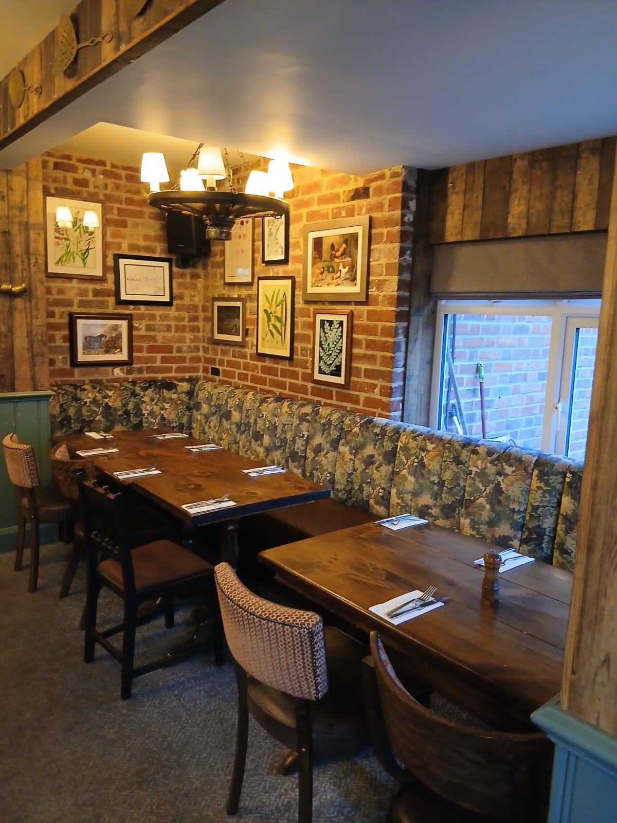 The Fighting Cocks Pub